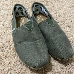 TOMS-sage green, size 8